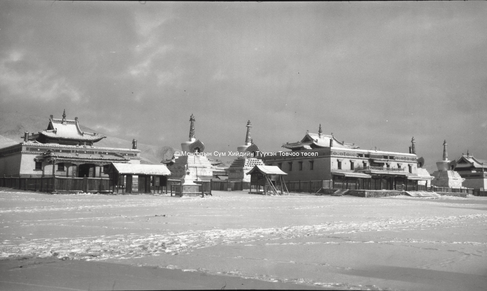 Temples at Dashe Dogin Oscar Mamen 1927 23/11 UEMf09890_665 © Mamen family and the Museum of Cultural History, Oslo Temples at Dashe Dogin Oscar Mamen 1927 23/11 UEMf09890_665 © Mamen family and the Museum of Cultural History, Oslo